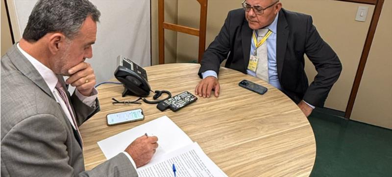 EUSÉBIO SE REÚNE COM DEPUTADO FEDERAL DANIEL ALMEIDA PARA DEBATER DEMANDAS DA CATEGORIA