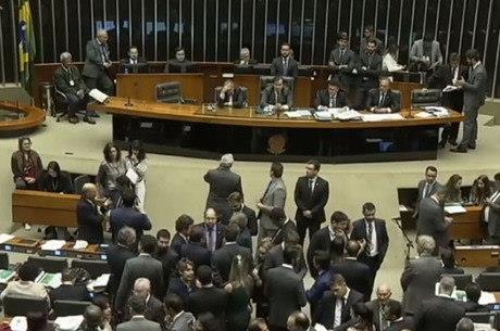MP que extingue contribuição sindical na folha perde validade