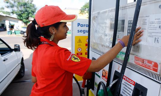 DIREITO AO DESCANSO: TRABALHADORAS DE POSTOS DE COMBUSTÍVEIS TÊM DIREITO A SEGUNDO DOMINGO DE FOLGA PREVISTO NA CLT