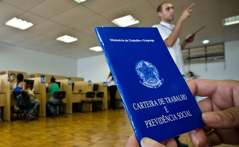 Governo Temer derruba salários ao nível de 2012